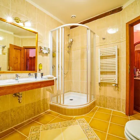 Josephine Old Town Square - Czech Leading